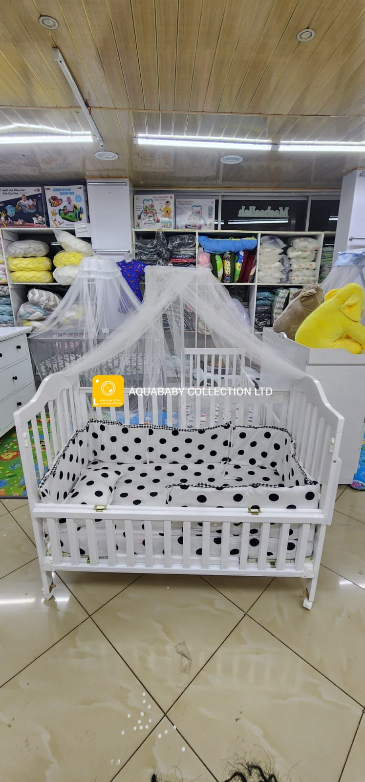 White Multifunctional Baby Cot with Mosquito Net