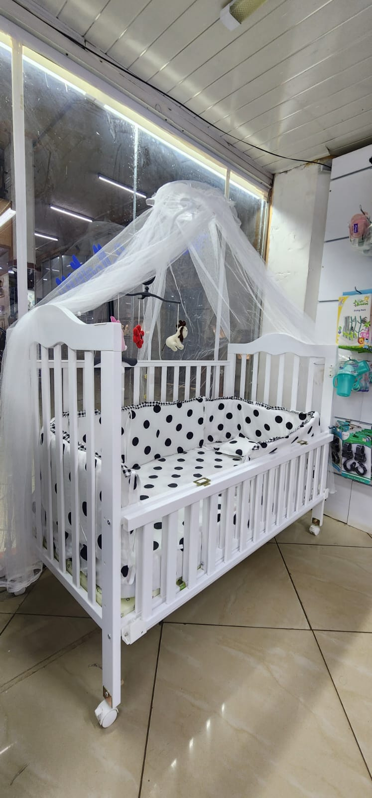 White Multifunctional Baby Cot with Mosquito Net